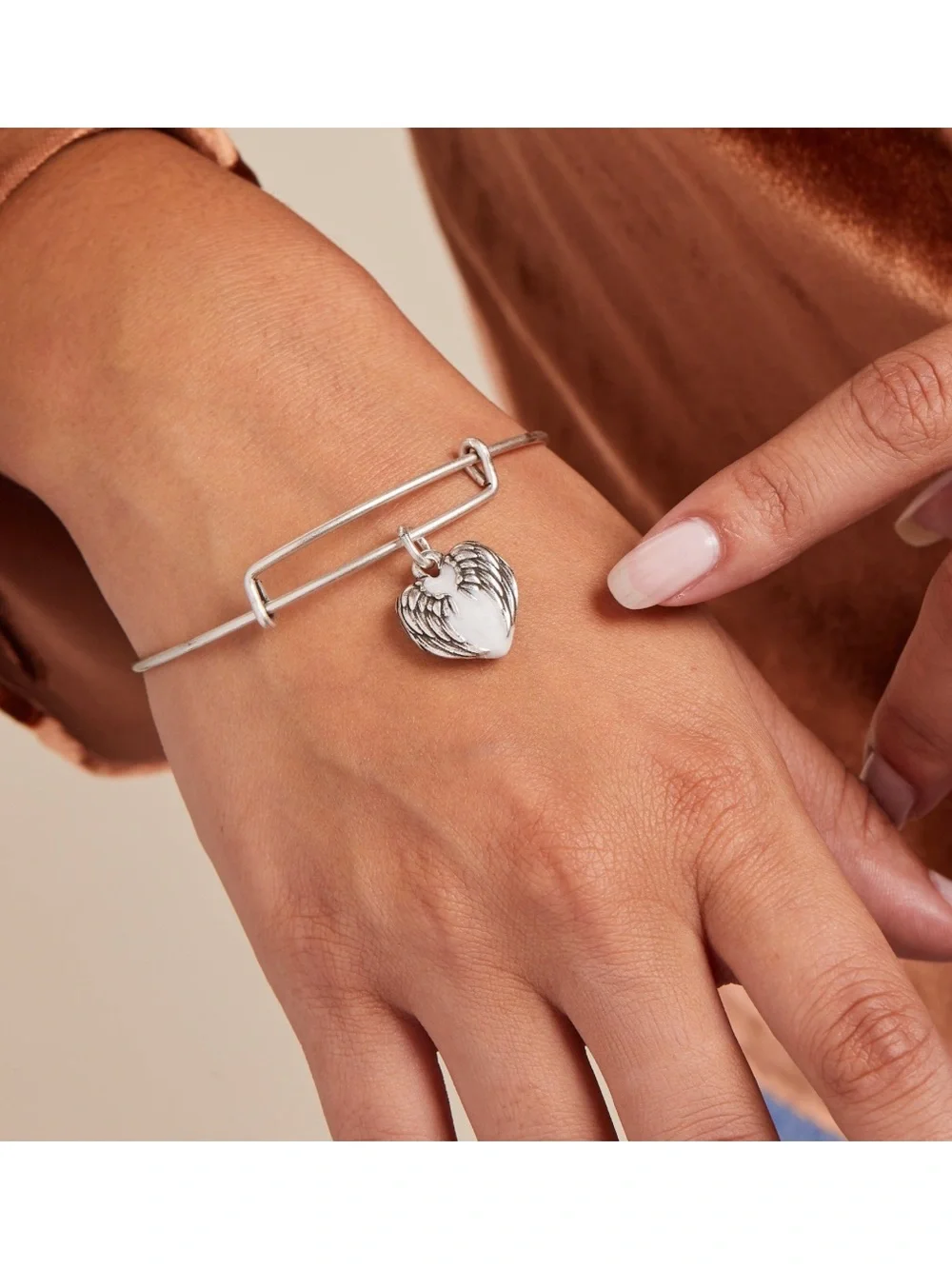 NWT! Guardian Of The Heart Pearl Charm Bangle Bracelet - Silver